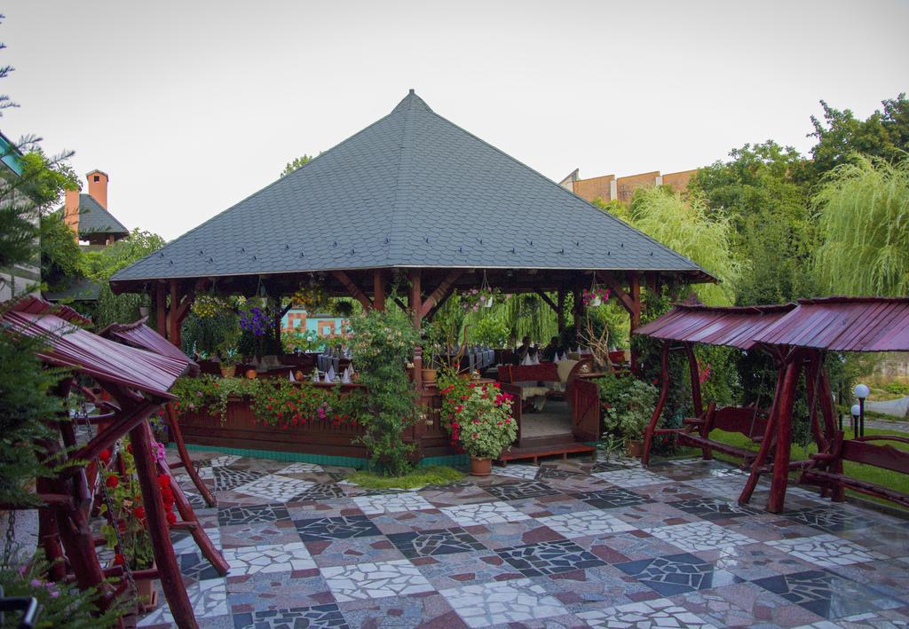 Hotel Carpati Бая-Маре Экстерьер фото