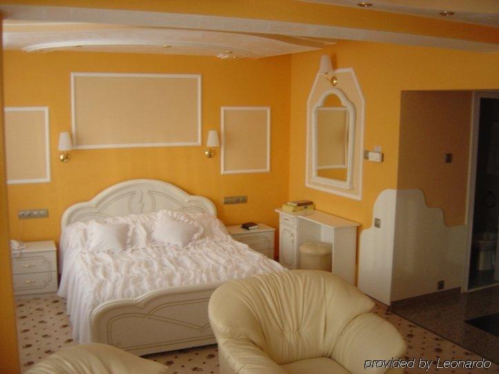 Hotel Carpati Бая-Маре Номер фото
