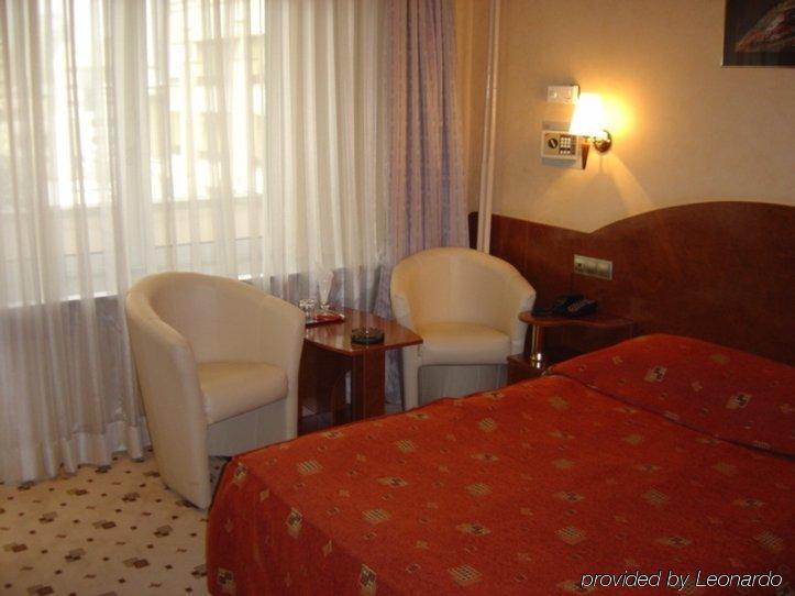 Hotel Carpati Бая-Маре Номер фото