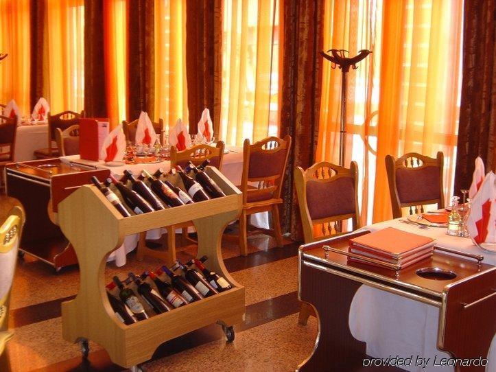Hotel Carpati Бая-Маре Ресторан фото
