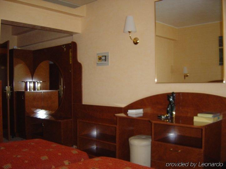 Hotel Carpati Бая-Маре Номер фото