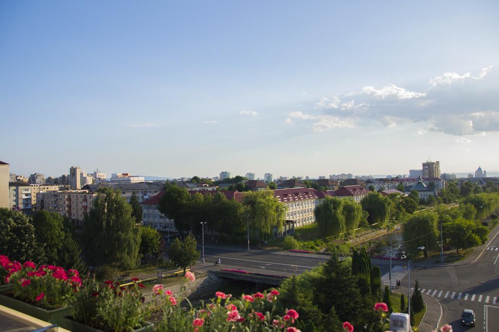 Hotel Carpati Бая-Маре Экстерьер фото