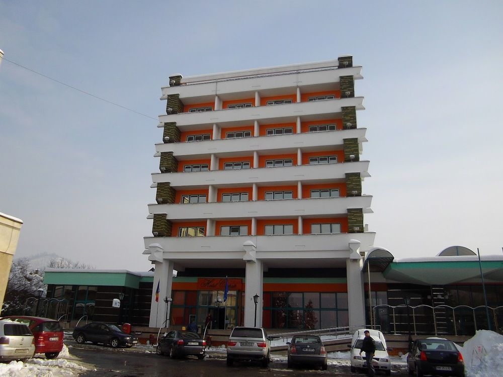 Hotel Carpati Бая-Маре Экстерьер фото