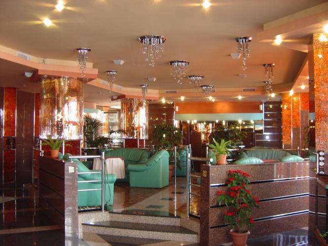 Hotel Carpati Бая-Маре Экстерьер фото