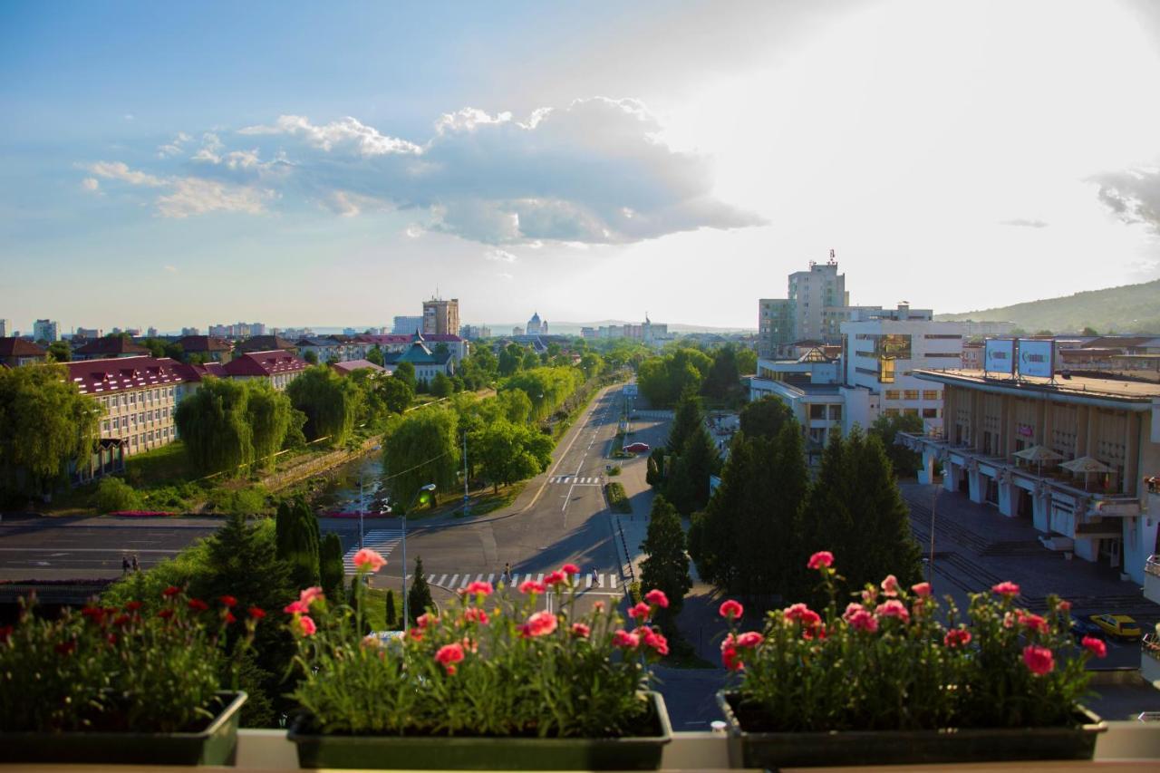Hotel Carpati Бая-Маре Экстерьер фото